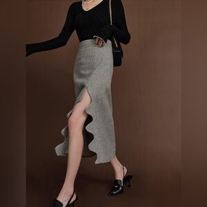 High waisted tweed skirt with wavy slit